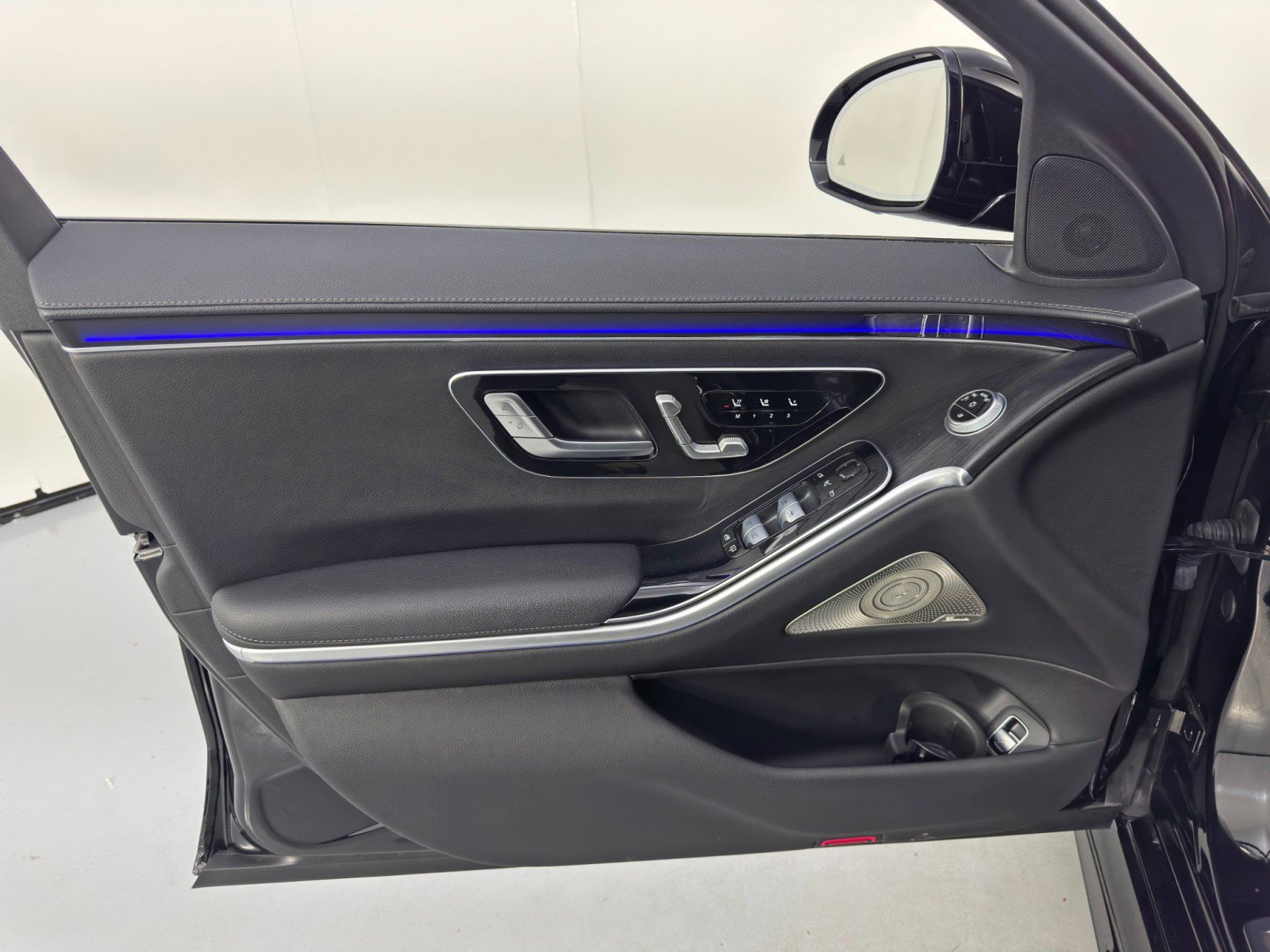Used 2022 Mercedes-Benz S 500 4MATIC w/ AMG Line Package image 50