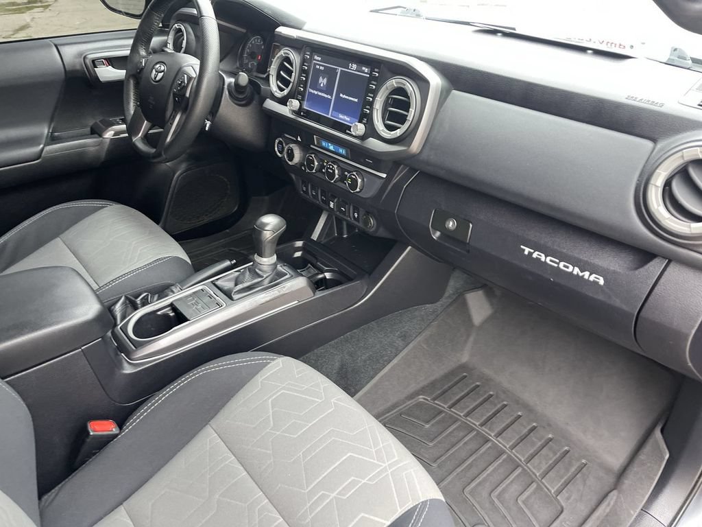 Used 2022 Toyota Tacoma TRD Off-Road w/ Technology Package AWD/4WD image 27