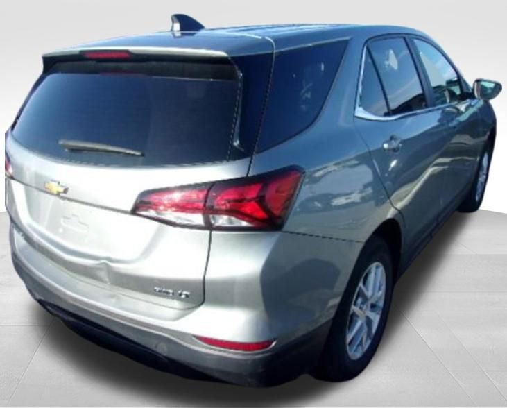 Used 2023 Chevrolet Equinox LT image 2