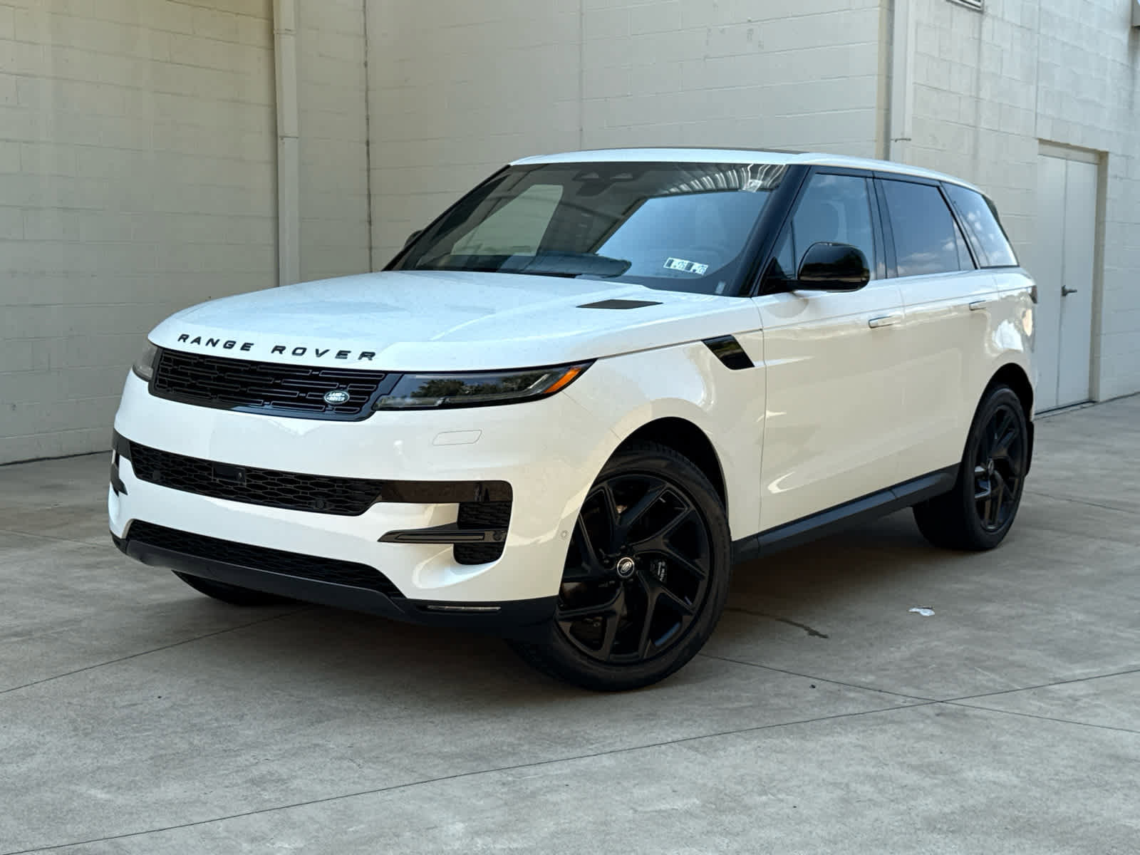 New 2025 Land Rover Range Rover Sport SE