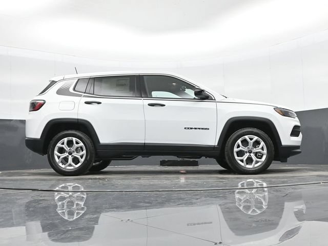 Used 2025 Jeep Compass Sport w/ Mopar Graphics Package AWD/4WD image 40