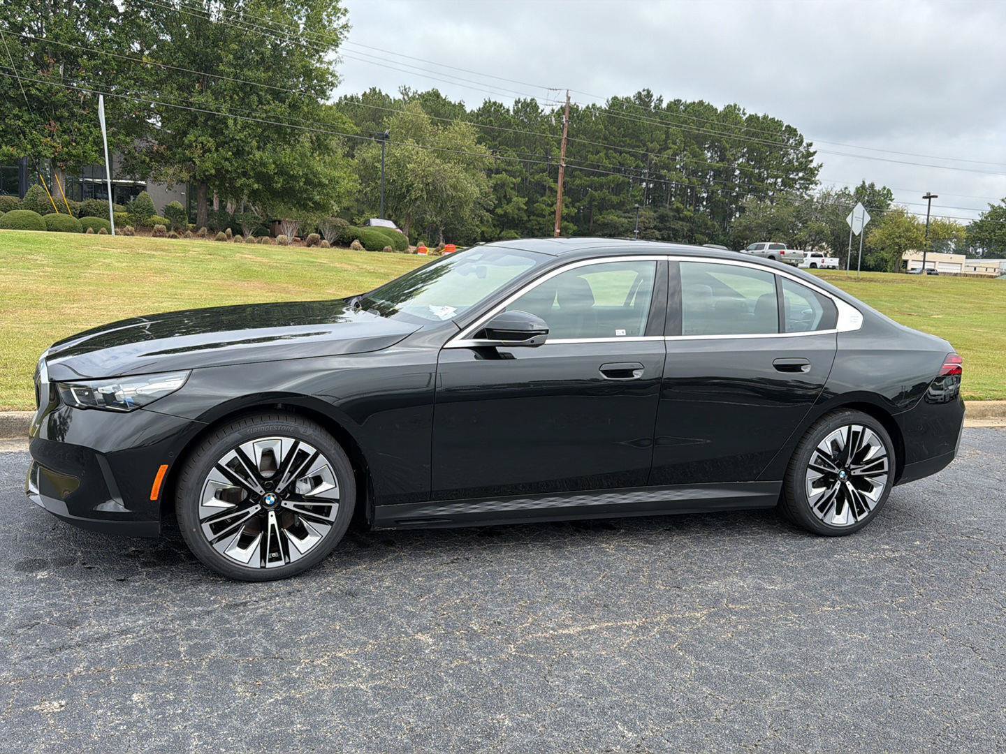 New 2027 BMW i5 eDrive40 w/ Premium Package RWD image 3