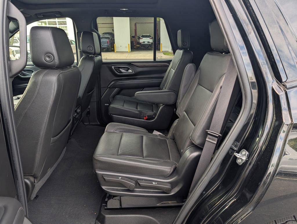 Used 2022 Chevrolet Tahoe Z71 w/ Luxury Package AWD/4WD image 15