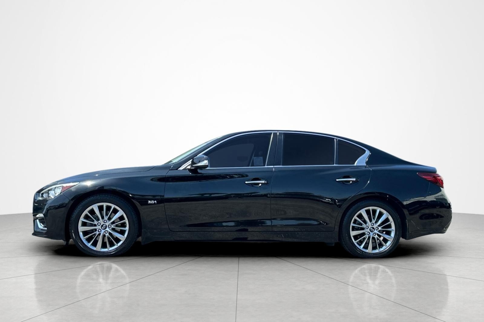 Used 2019 INFINITI Q50 Luxe RWD image 2