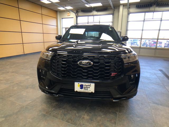 Used 2025 Ford Explorer ST image 2