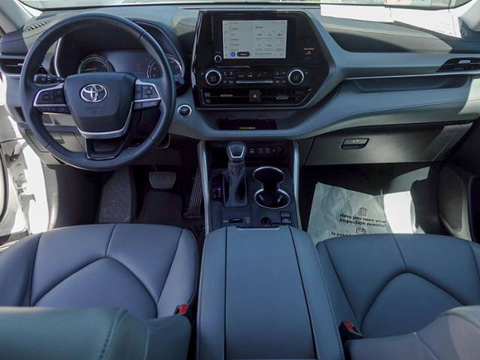Used 2023 Toyota Highlander XLE FWD image 12