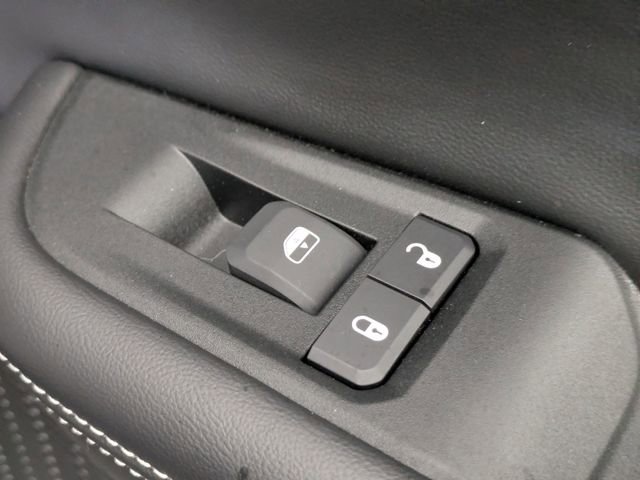 Certified 2024 Jeep Grand Cherokee Limited w/ Luxury Tech Group II image 34