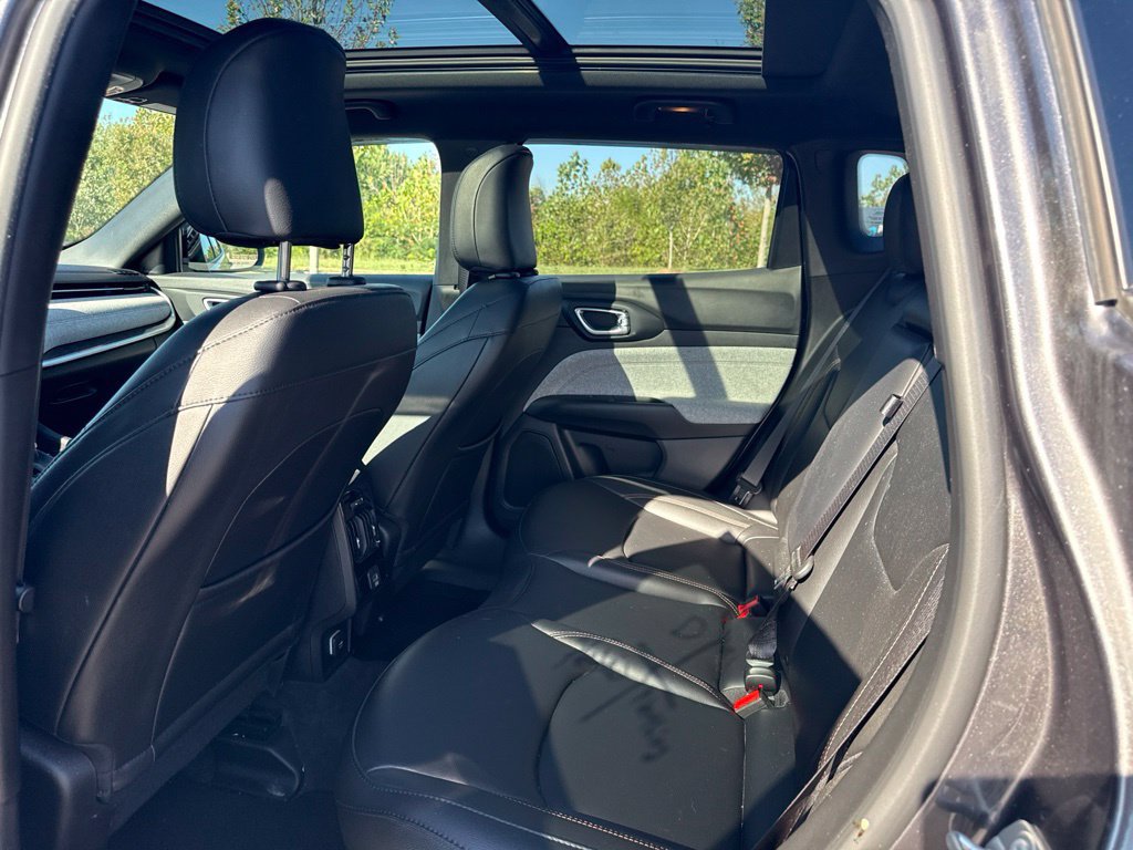 Used 2024 Jeep Compass Latitude w/ Sun and Sound Group AWD/4WD image 19