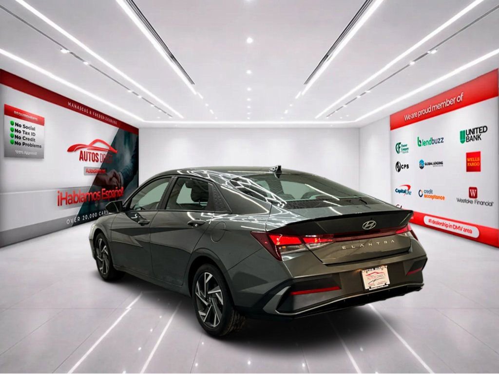 Used 2025 Hyundai Elantra Sport image 6