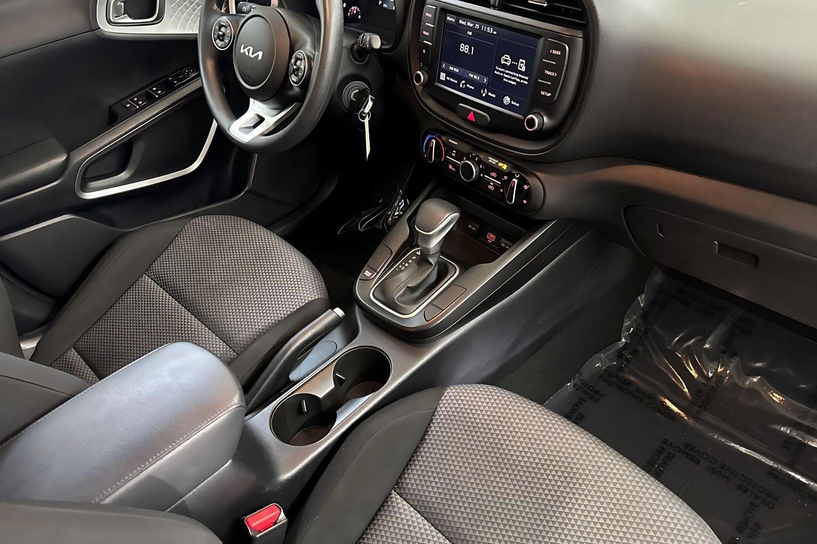 Used 2022 Kia Soul LX w/ Technology Package image 32