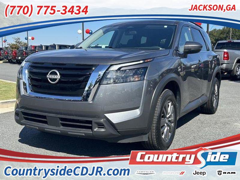 Used 2025 Nissan Pathfinder SV image 1