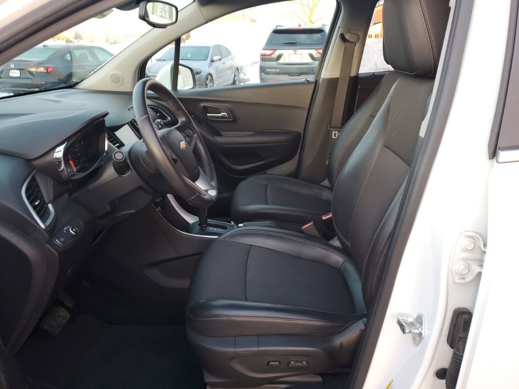 Used 2019 Chevrolet Trax LT w/ LT Convenience Package image 14