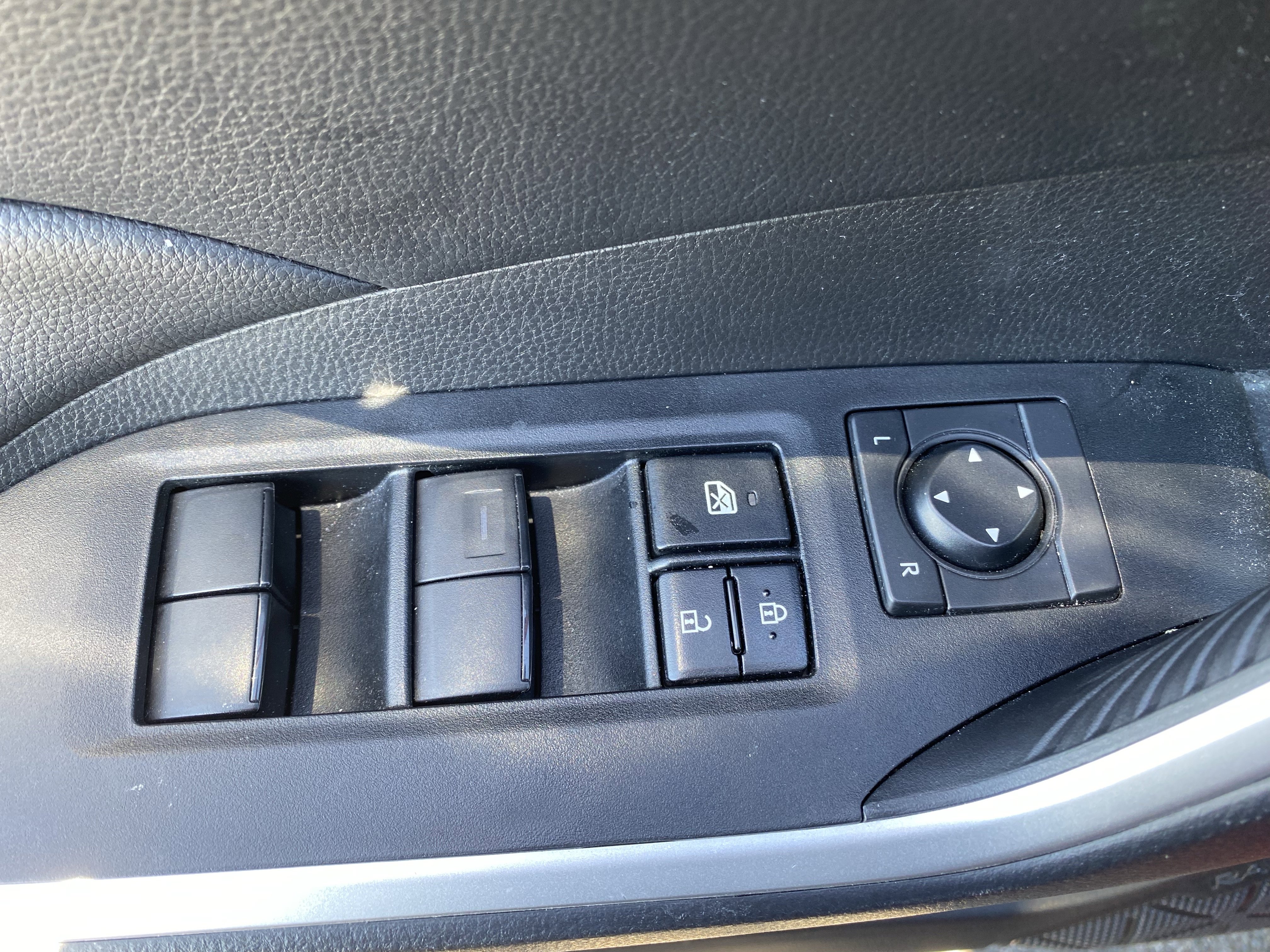 Used 2025 Toyota RAV4 LE FWD image 19