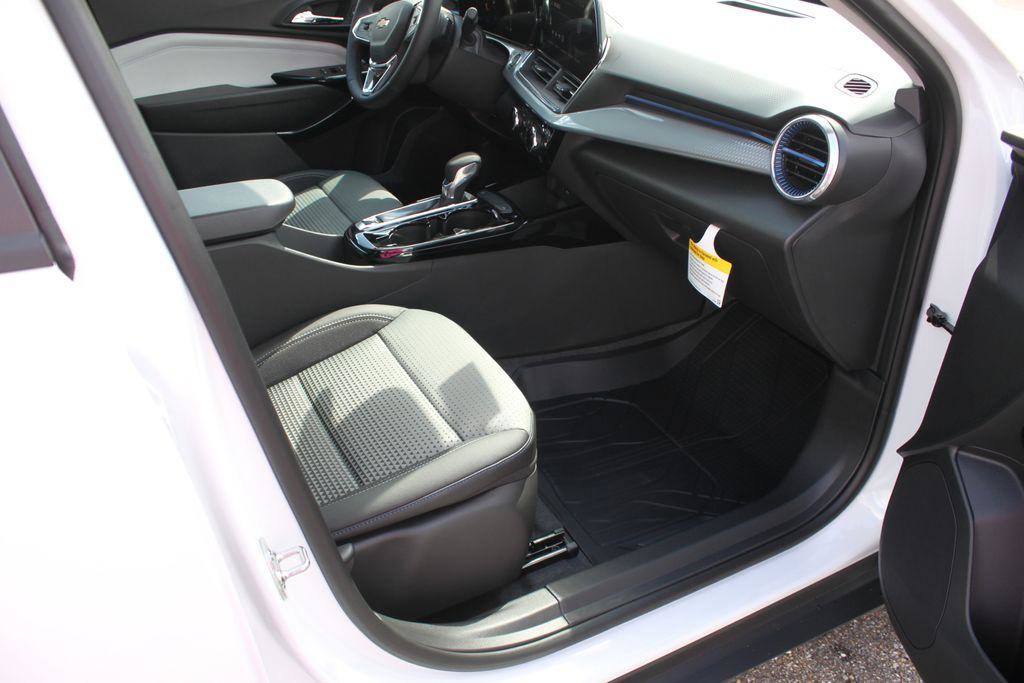 New 2026 Chevrolet Trax LT w/ Driver Confidence Package image 6