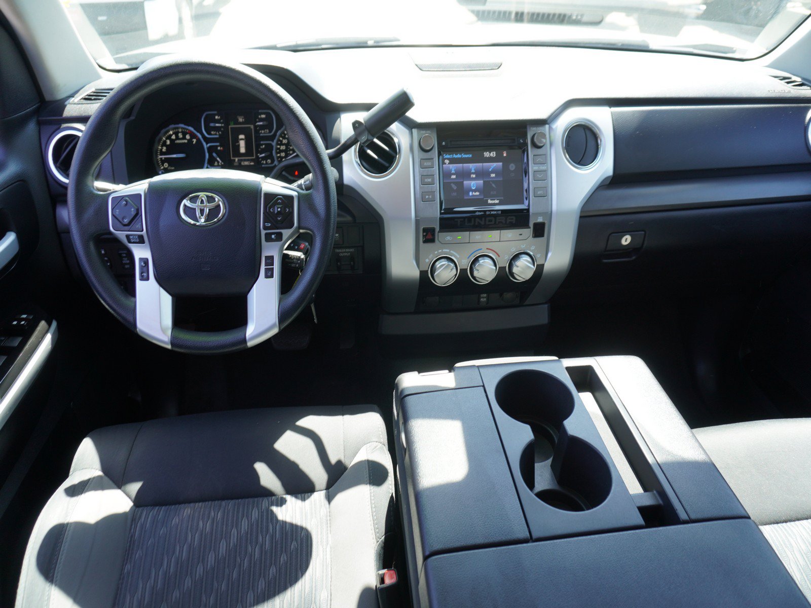 Used 2018 Toyota Tundra SR5 RWD image 2