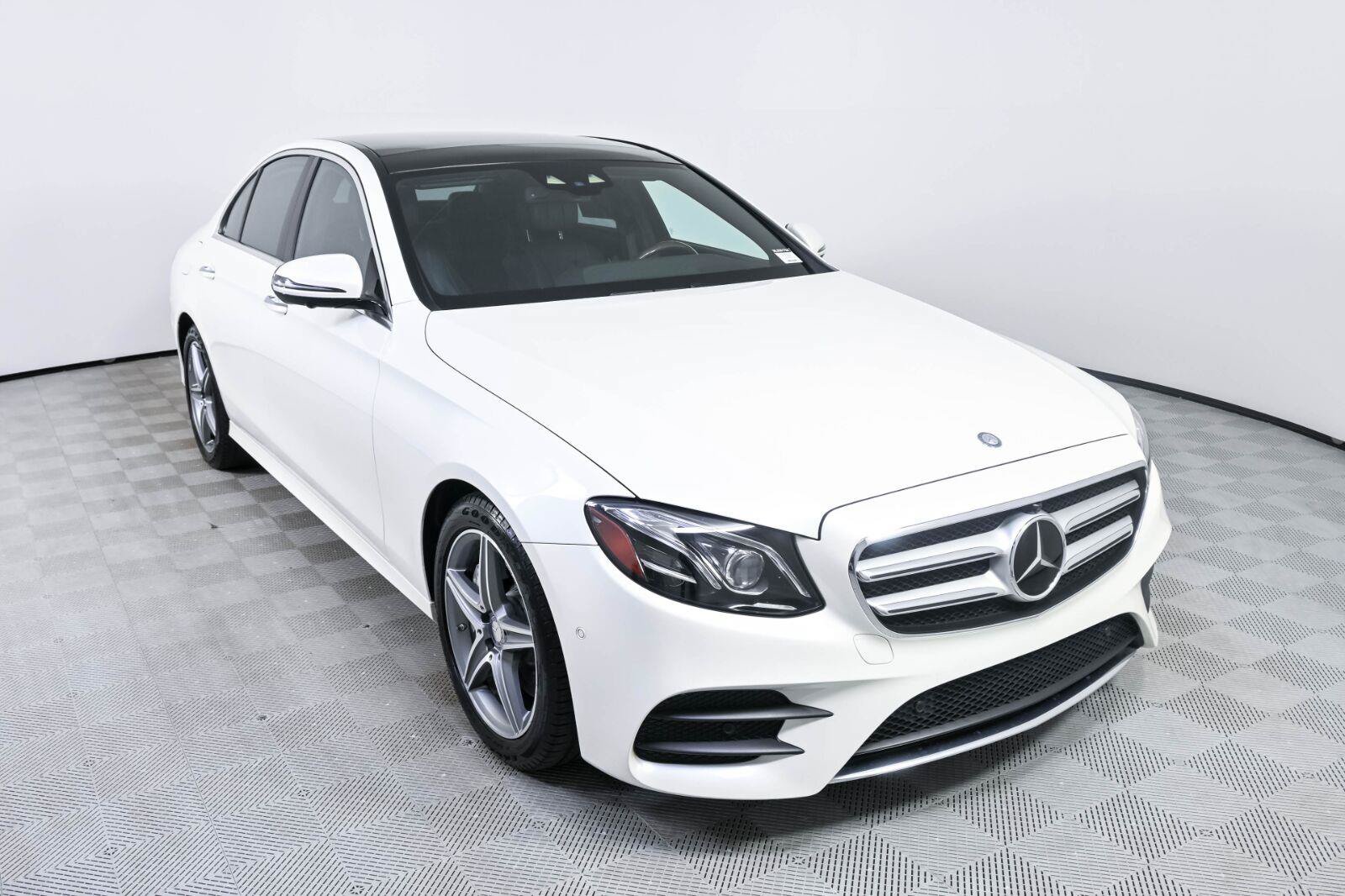 Used 2017 Mercedes-Benz E 300 image 26