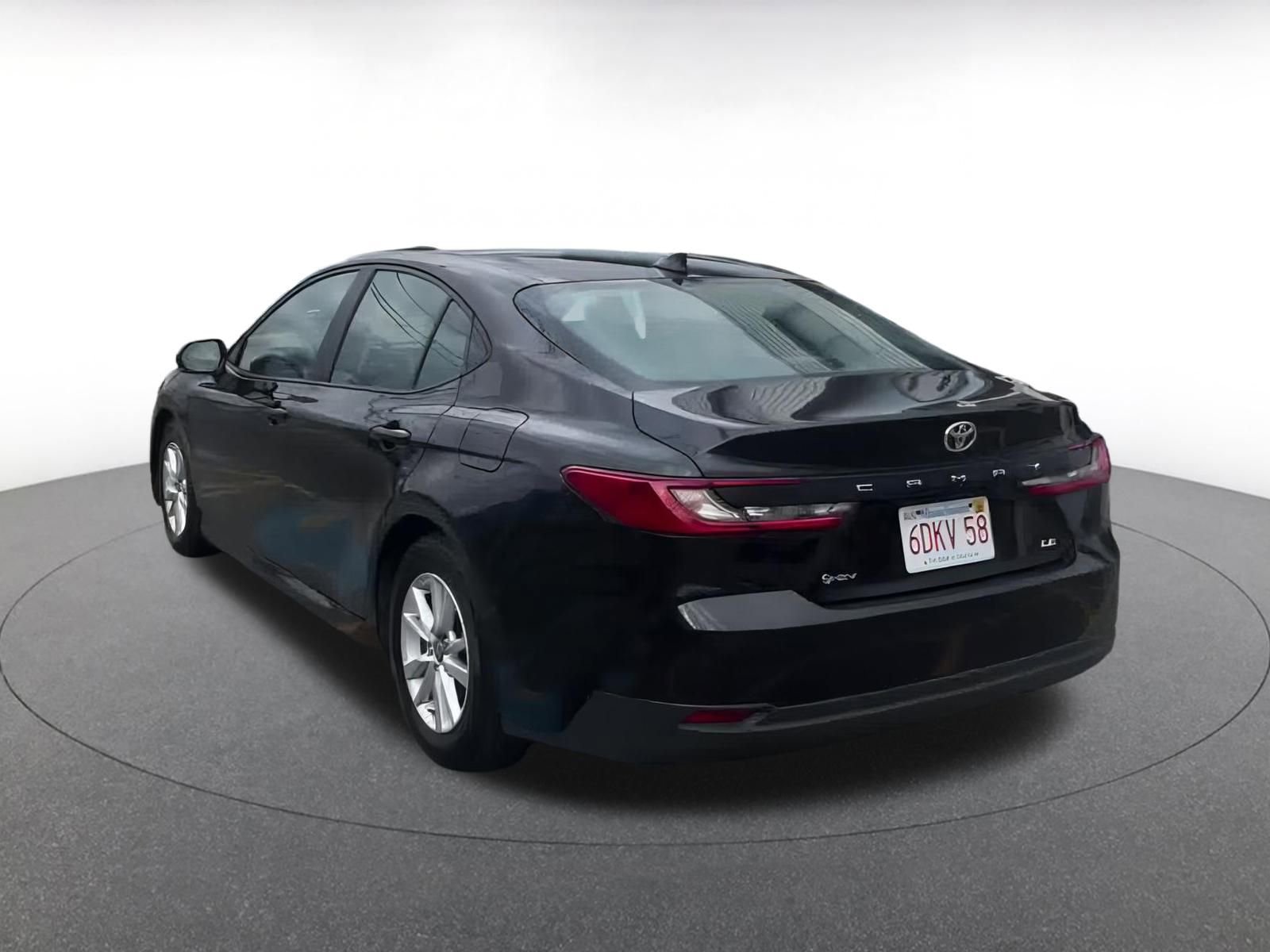 Used 2025 Toyota Camry LE image 10