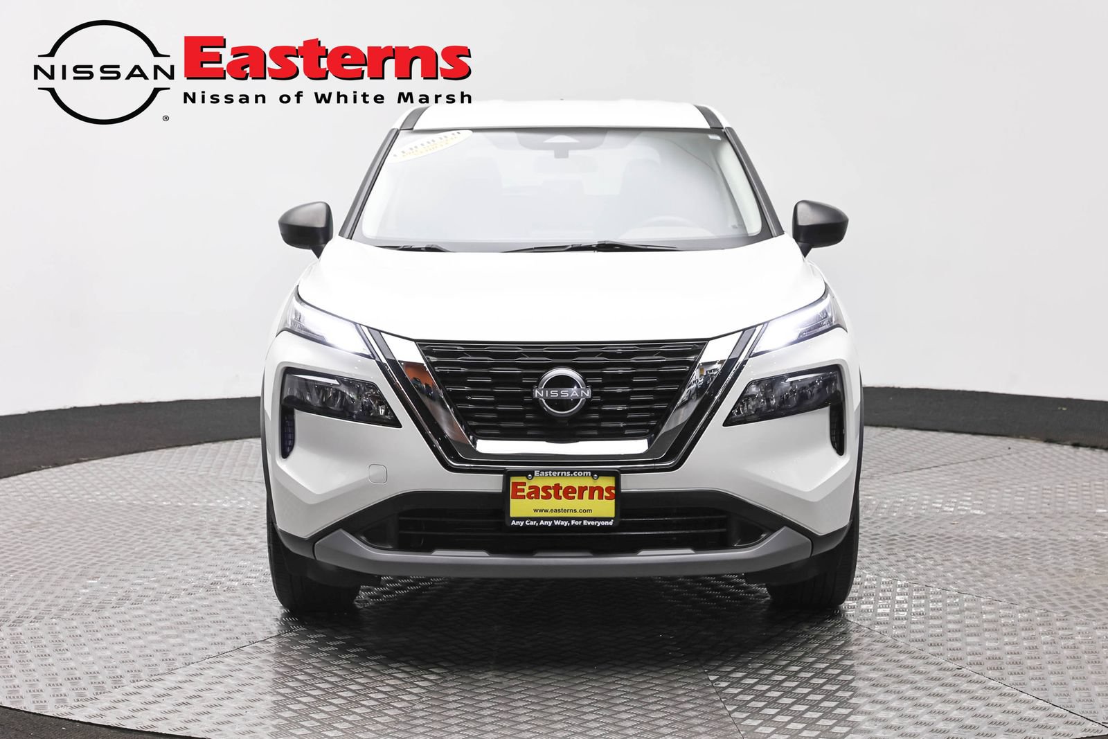 Used 2023 Nissan Rogue S AWD/4WD image 2