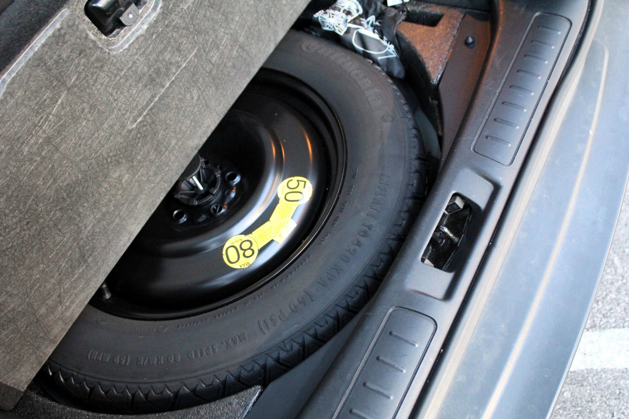 Used 2018 Land Rover Range Rover Evoque SE Sport Utility 4D image 21