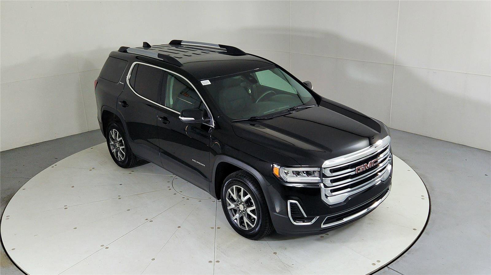 Used 2023 GMC Acadia SLE w/ Driver Convenience Package image 13