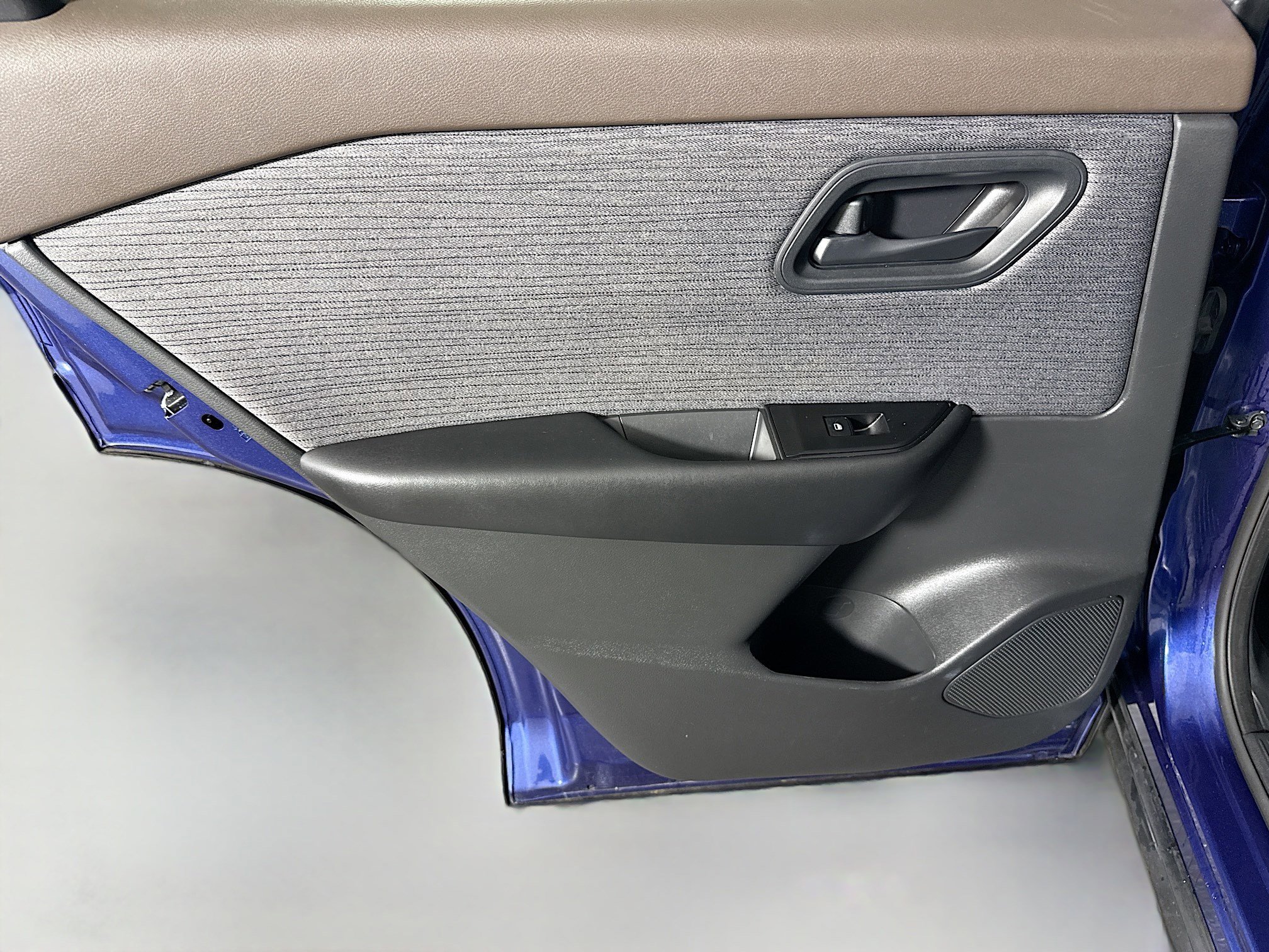 Used 2023 Nissan Rogue S image 26