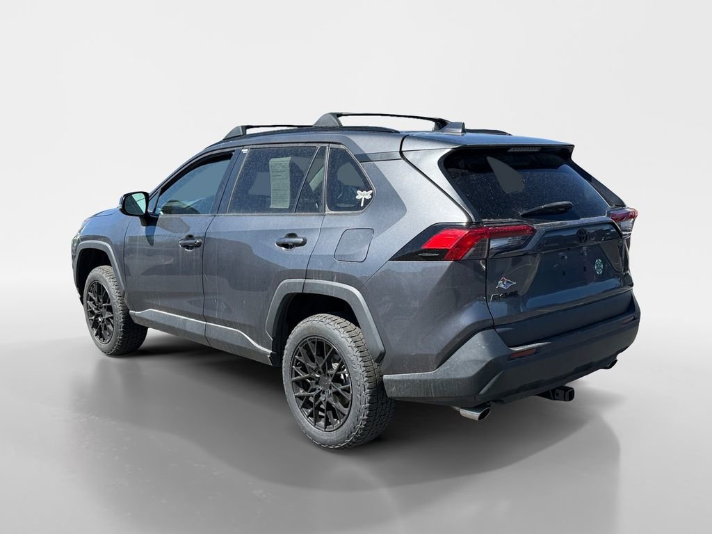 Used 2021 Toyota RAV4 XLE AWD/4WD image 3