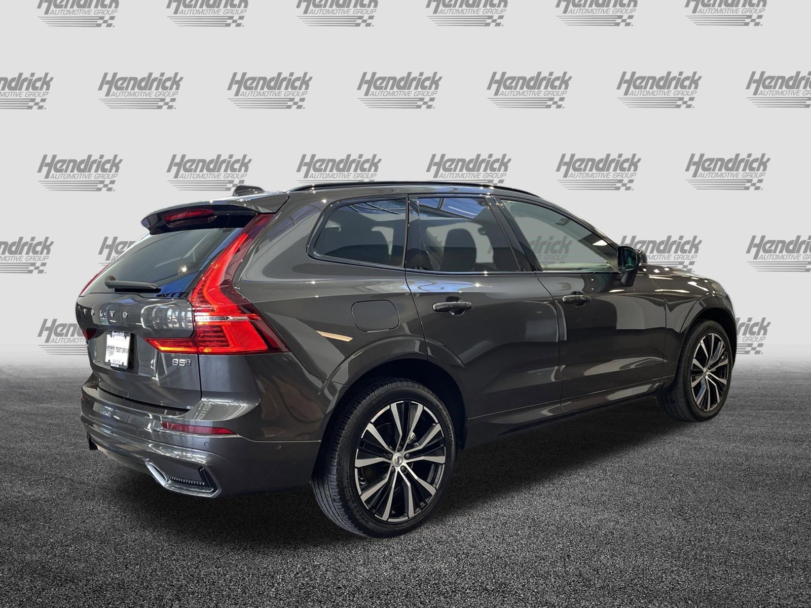 Used 2025 Volvo XC60 B5 Plus AWD/4WD image 9
