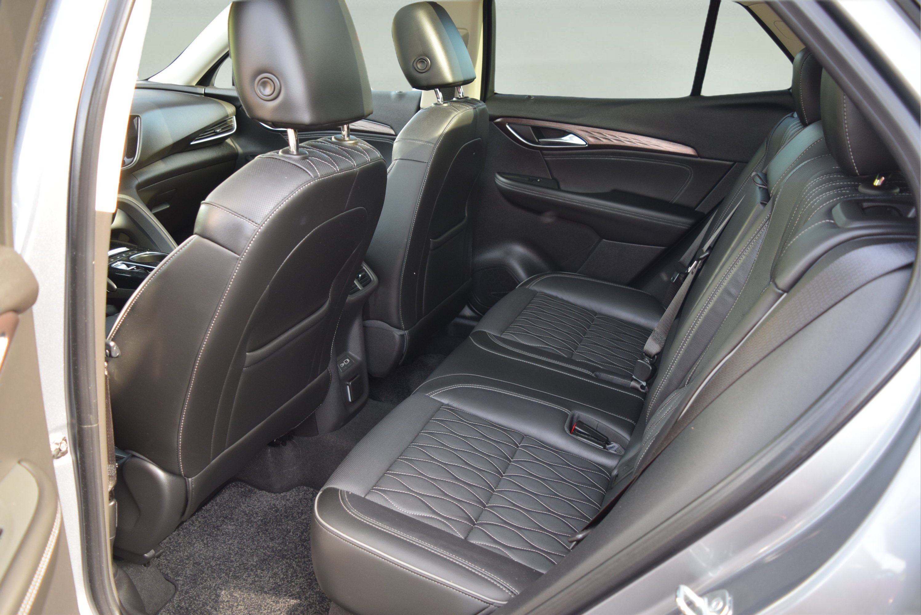 Used 2021 Buick Envision Avenir w/ Technology Package II AWD/4WD image 8