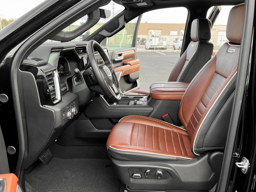 Used 2025 GMC Sierra 3500 Denali Ultimate image 3