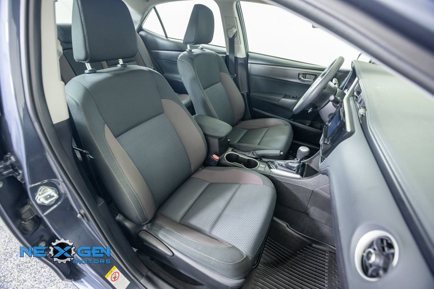 Used 2018 Toyota Corolla LE FWD image 41