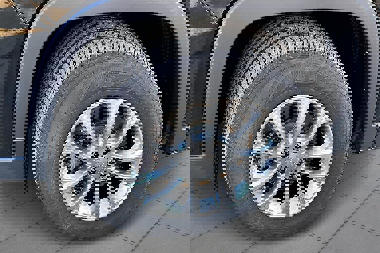 Used 2019 Jeep Cherokee Latitude Plus image 11