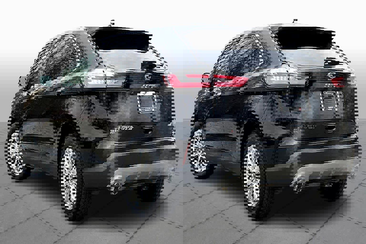 Used 2024 Ford Edge Titanium image 12