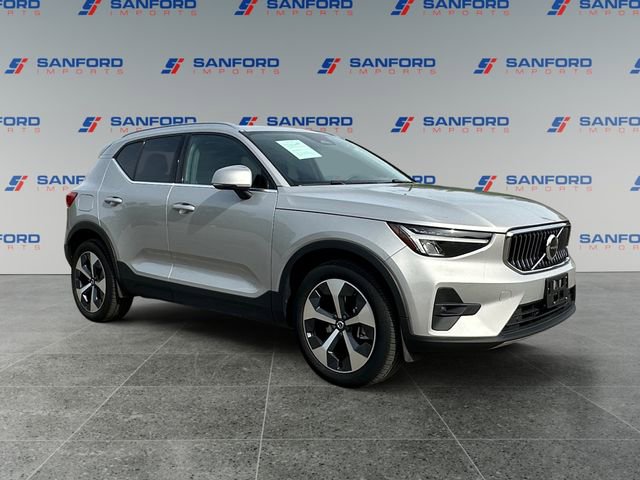 Used 2023 Volvo XC40 B5 Plus AWD/4WD image 7