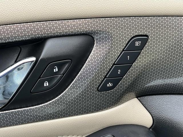 Used 2022 Chevrolet Traverse Premier image 29