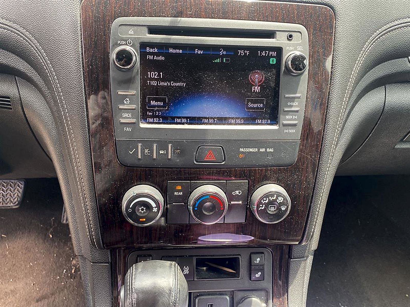 Used 2017 Chevrolet Traverse LT w/ Style and Technology Package image 4