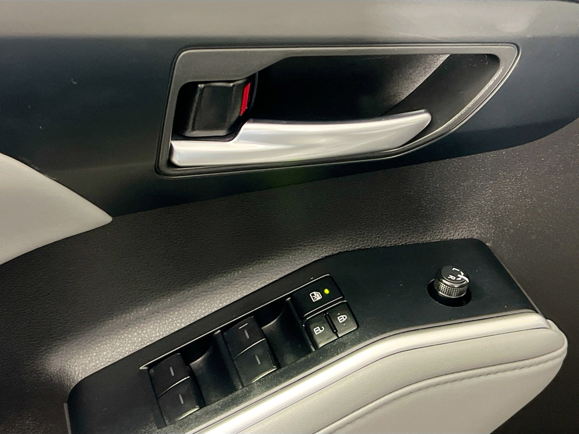 Used 2024 Toyota Highlander XLE image 16