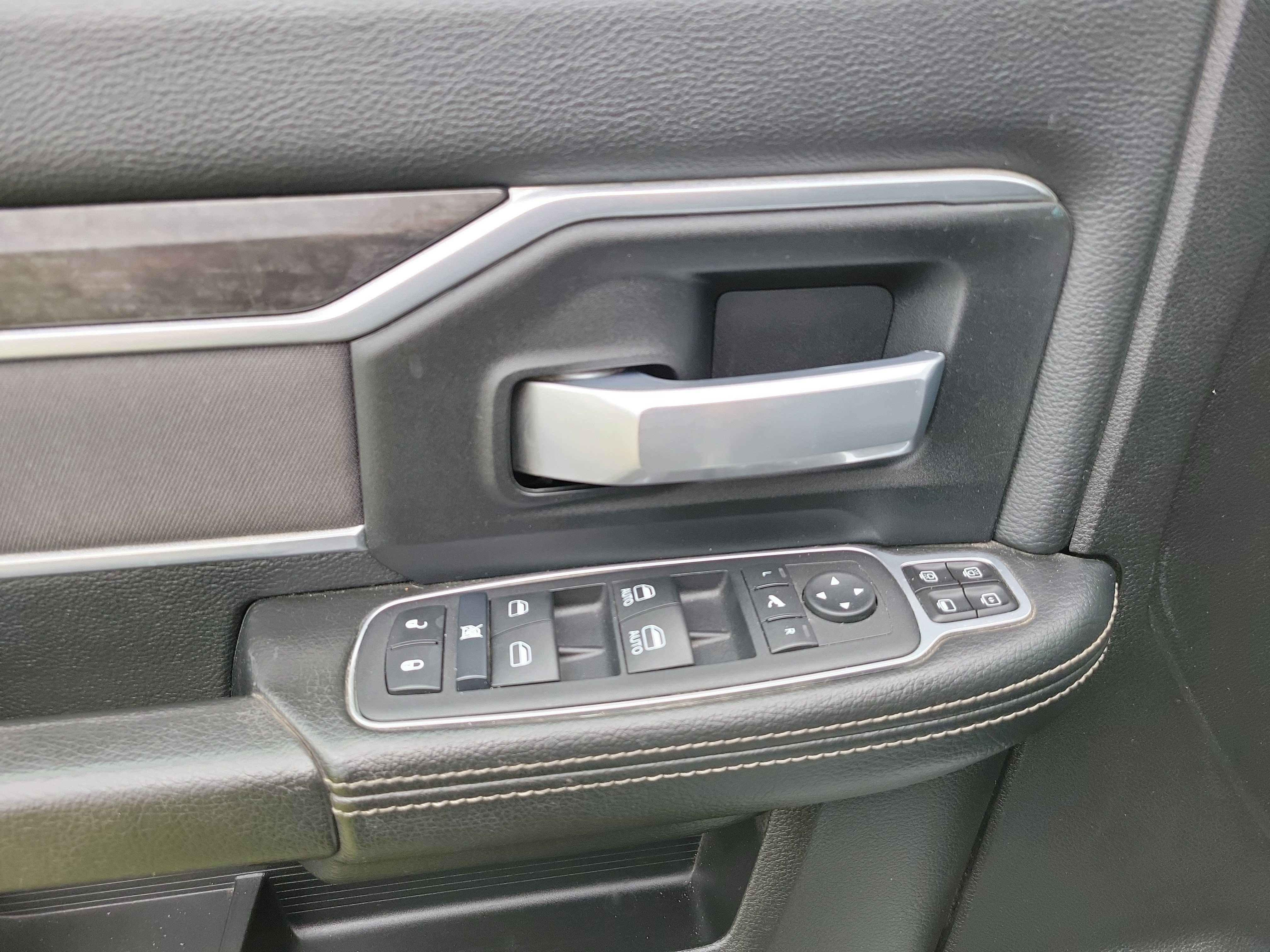 Used 2024 RAM 3500 Big Horn AWD/4WD image 24