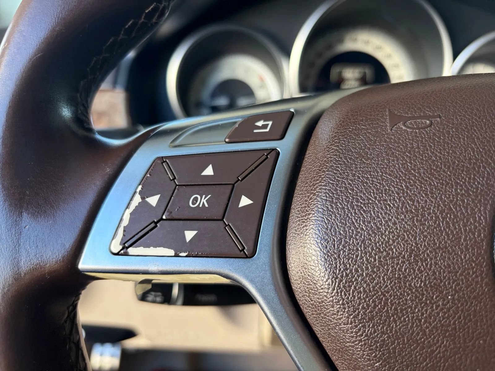 Used 2014 Mercedes-Benz E 550 4MATIC Sedan image 30