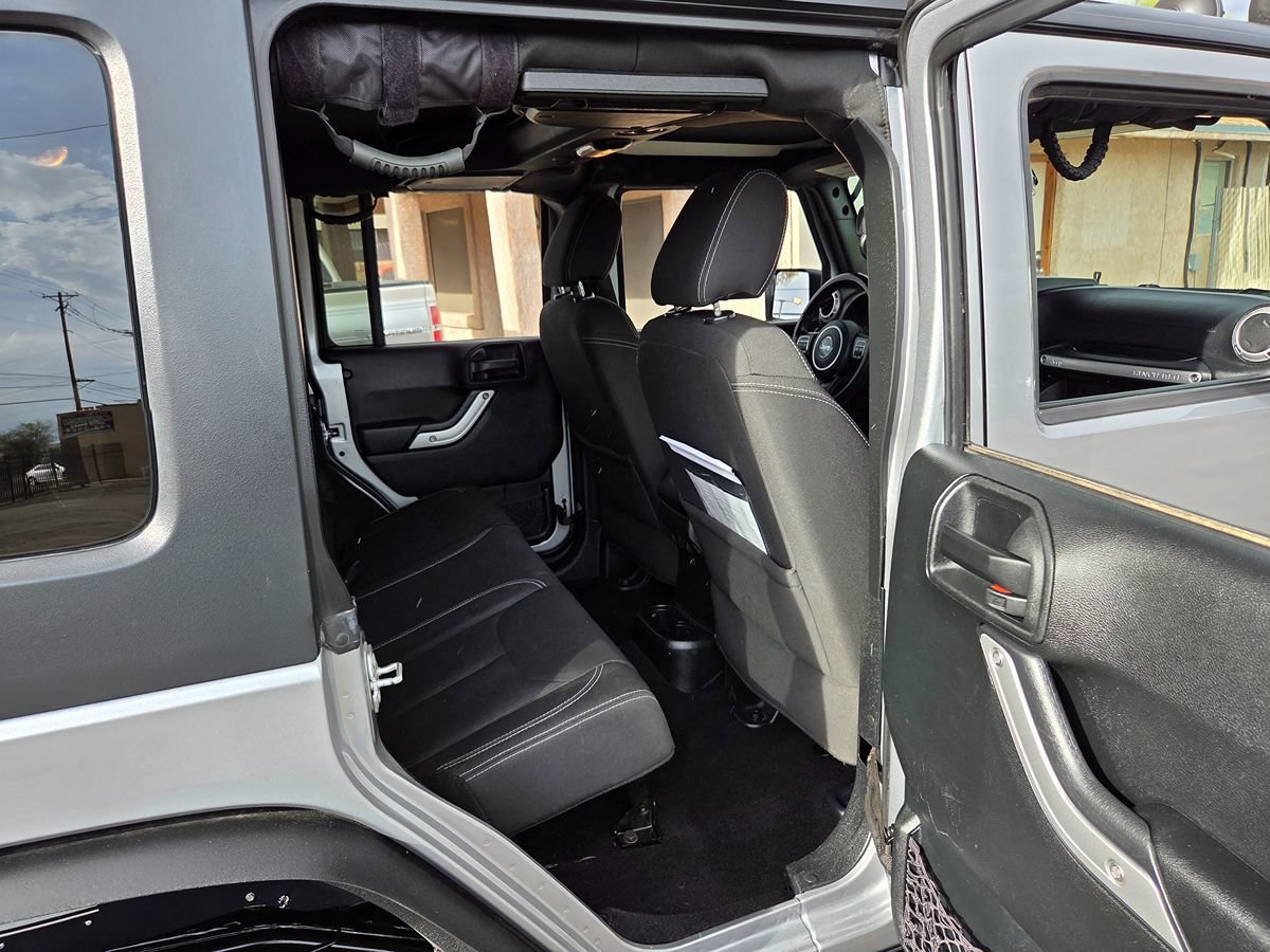 Used 2018 Jeep Wrangler Unlimited Sahara w/ Connectivity Group AWD/4WD image 59