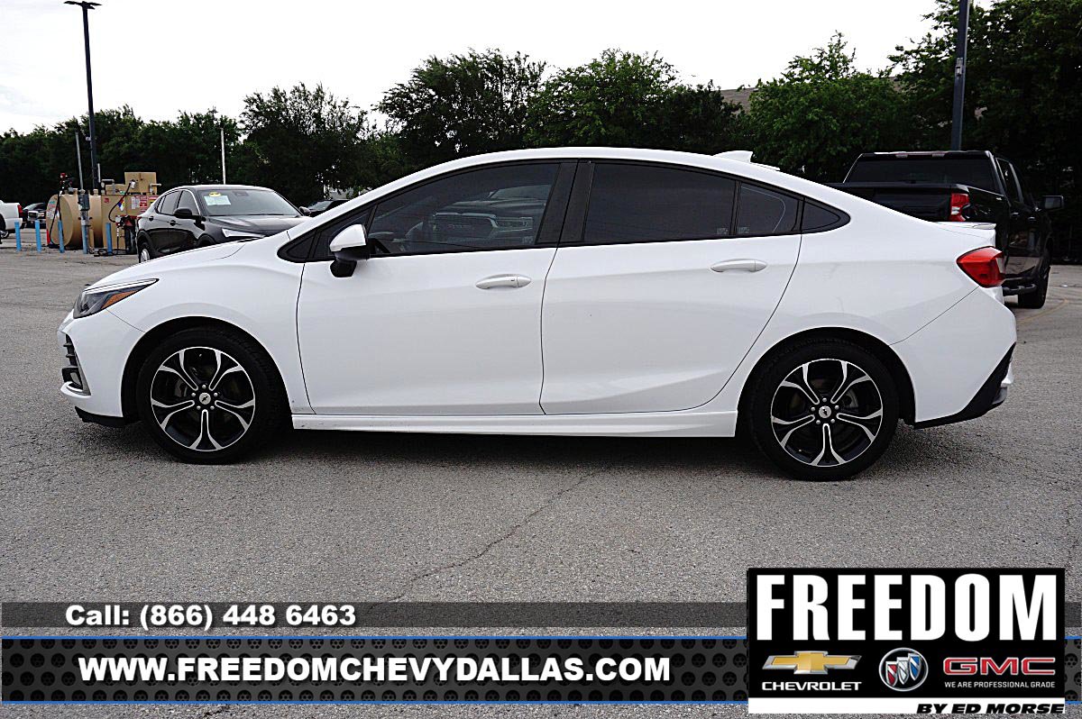 Used 2019 Chevrolet Cruze LT w/ Convenience Package FWD image 4