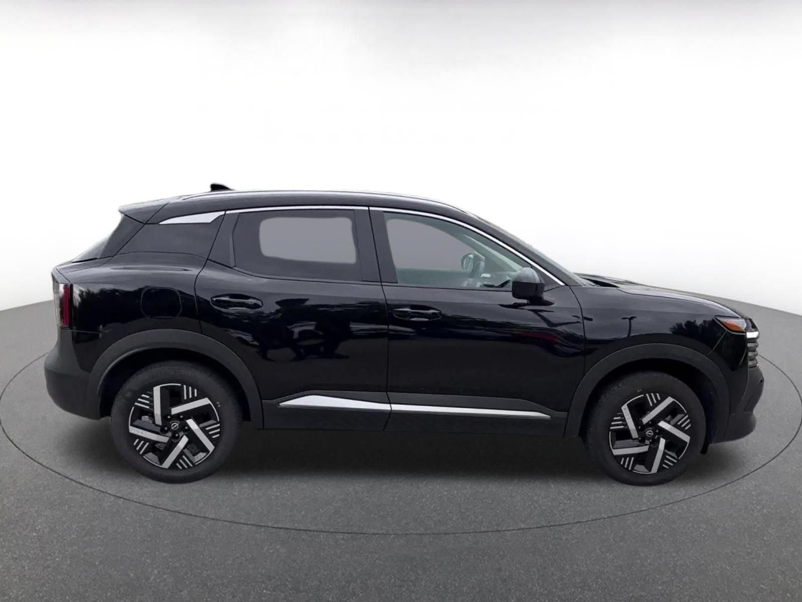 Used 2026 Nissan Kicks SV w/ Cold Weather Package FWD image 16