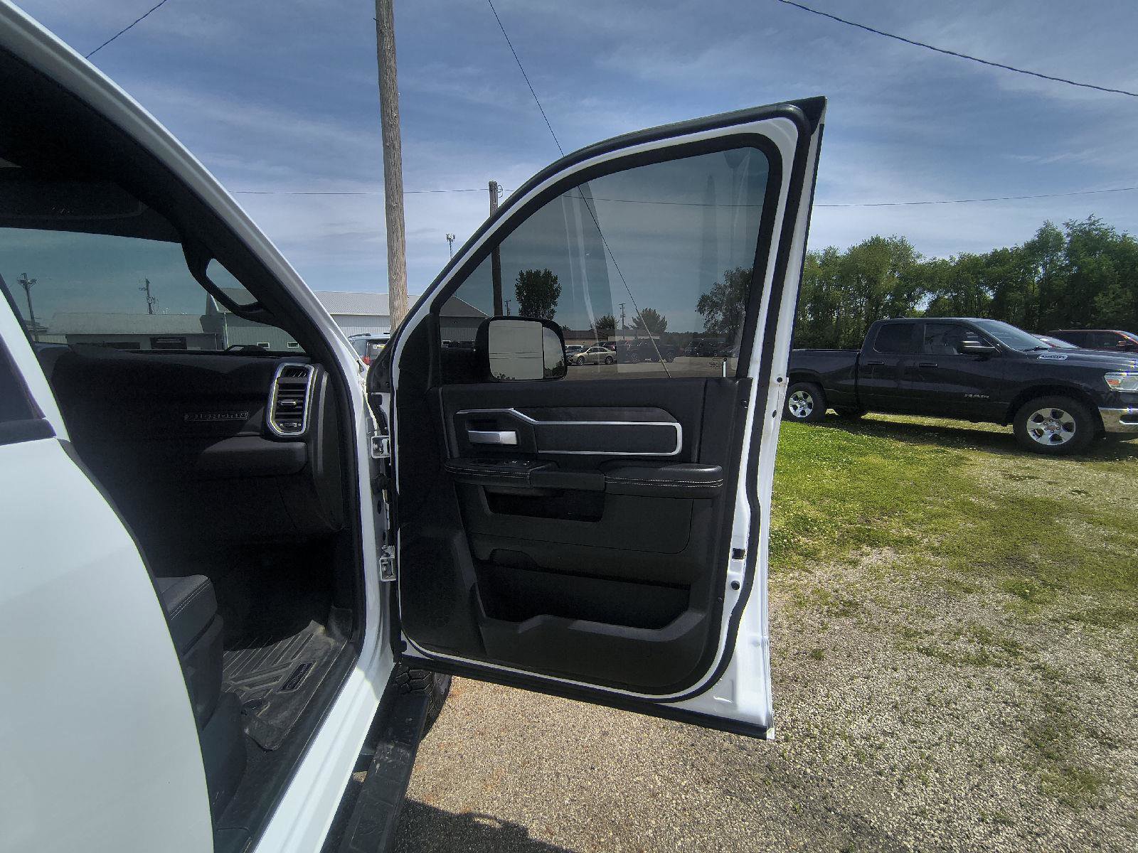 Used 2022 RAM 2500 Big Horn w/ Level C Equiment Group AWD/4WD image 24