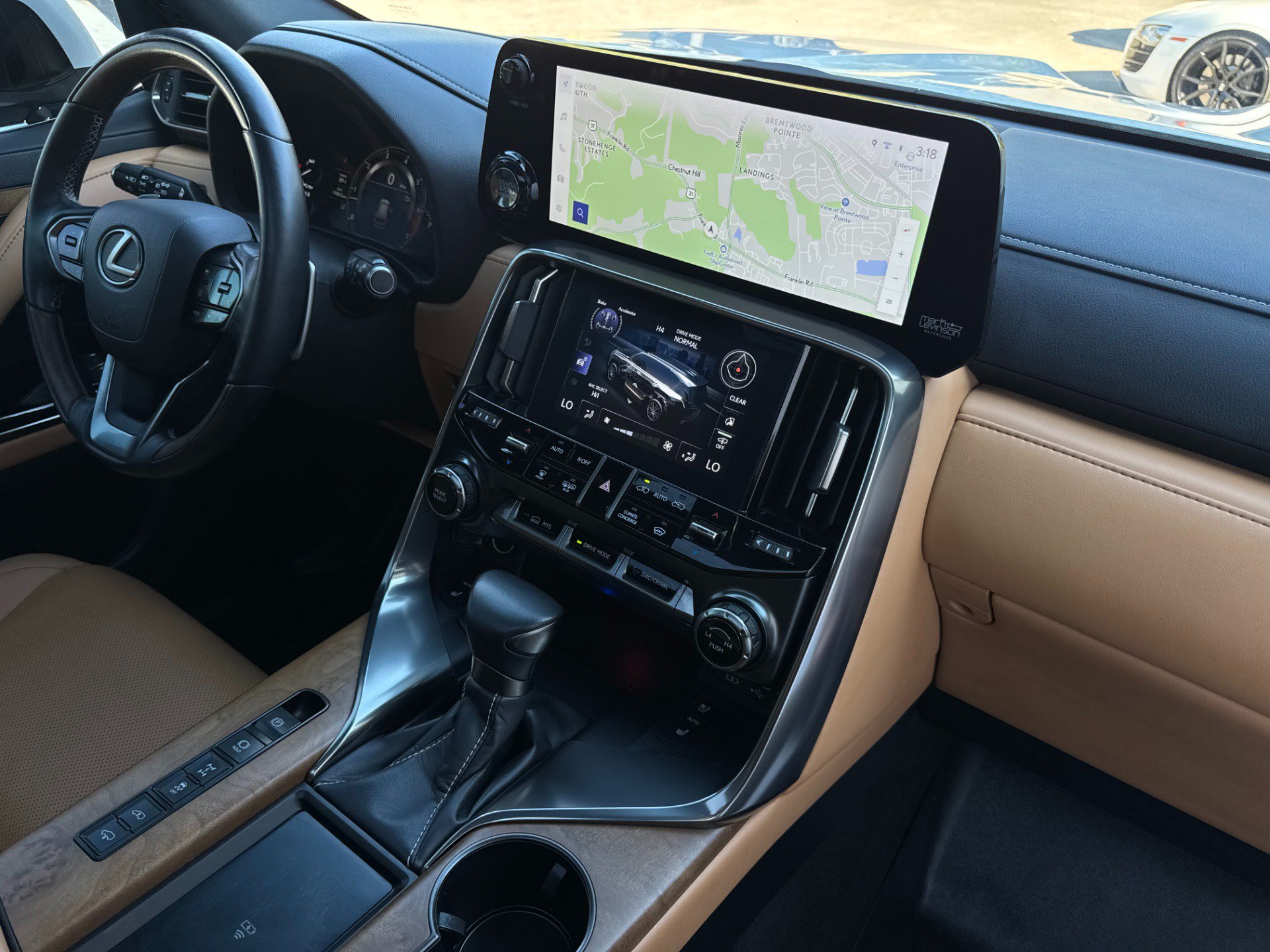 Used 2024 Lexus LX 600 4WD w/ Luxury Package image 29
