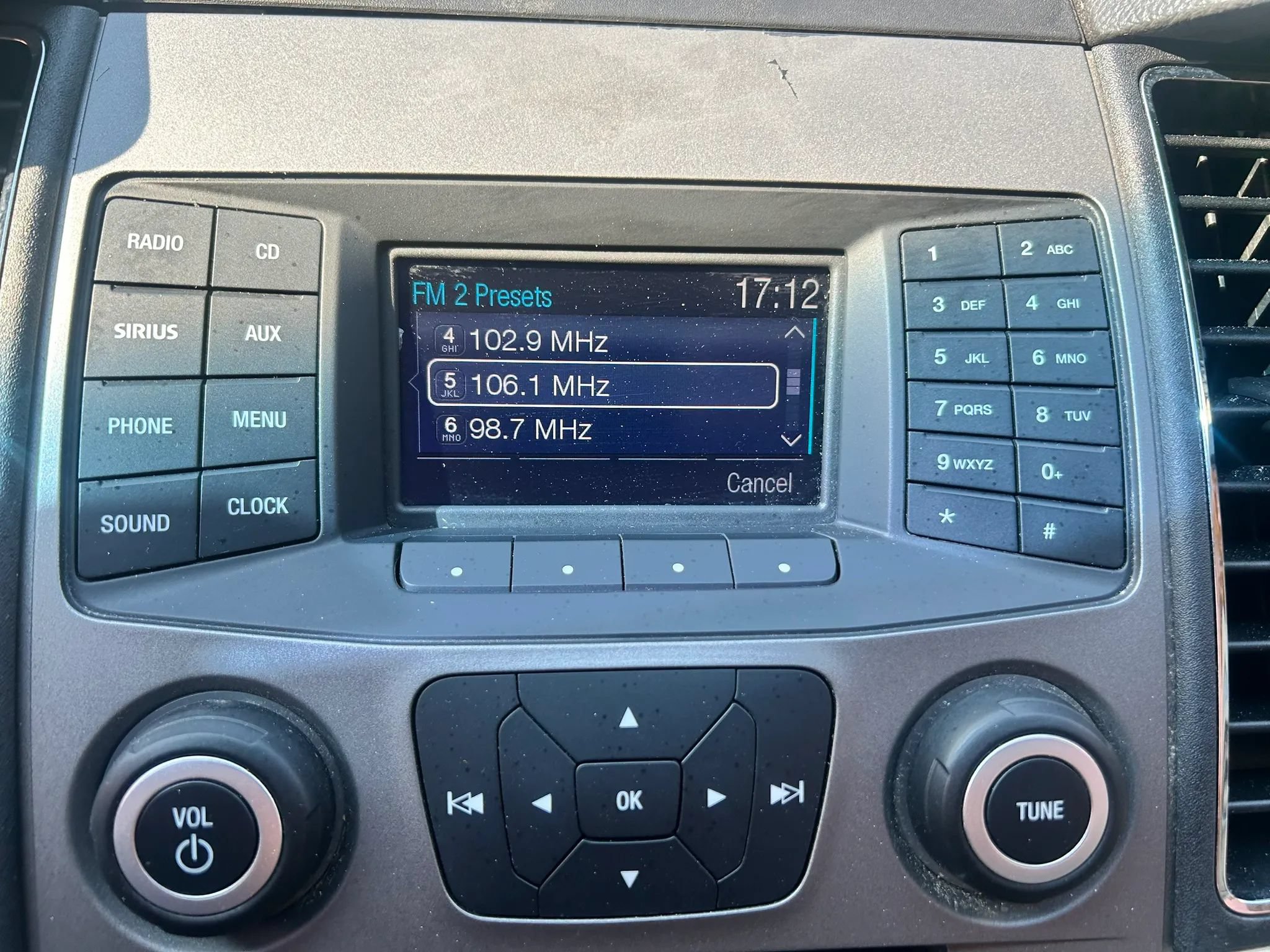 Used 2017 Ford Taurus SE FWD image 20