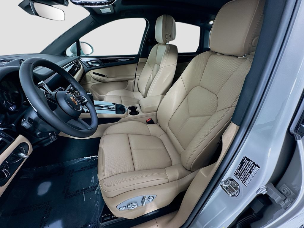 New 2026 Porsche Macan AWD/4WD image 5