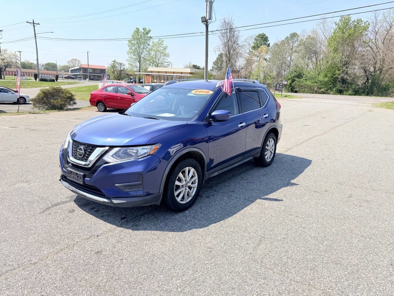 Used 2018 Nissan Rogue SV image 3