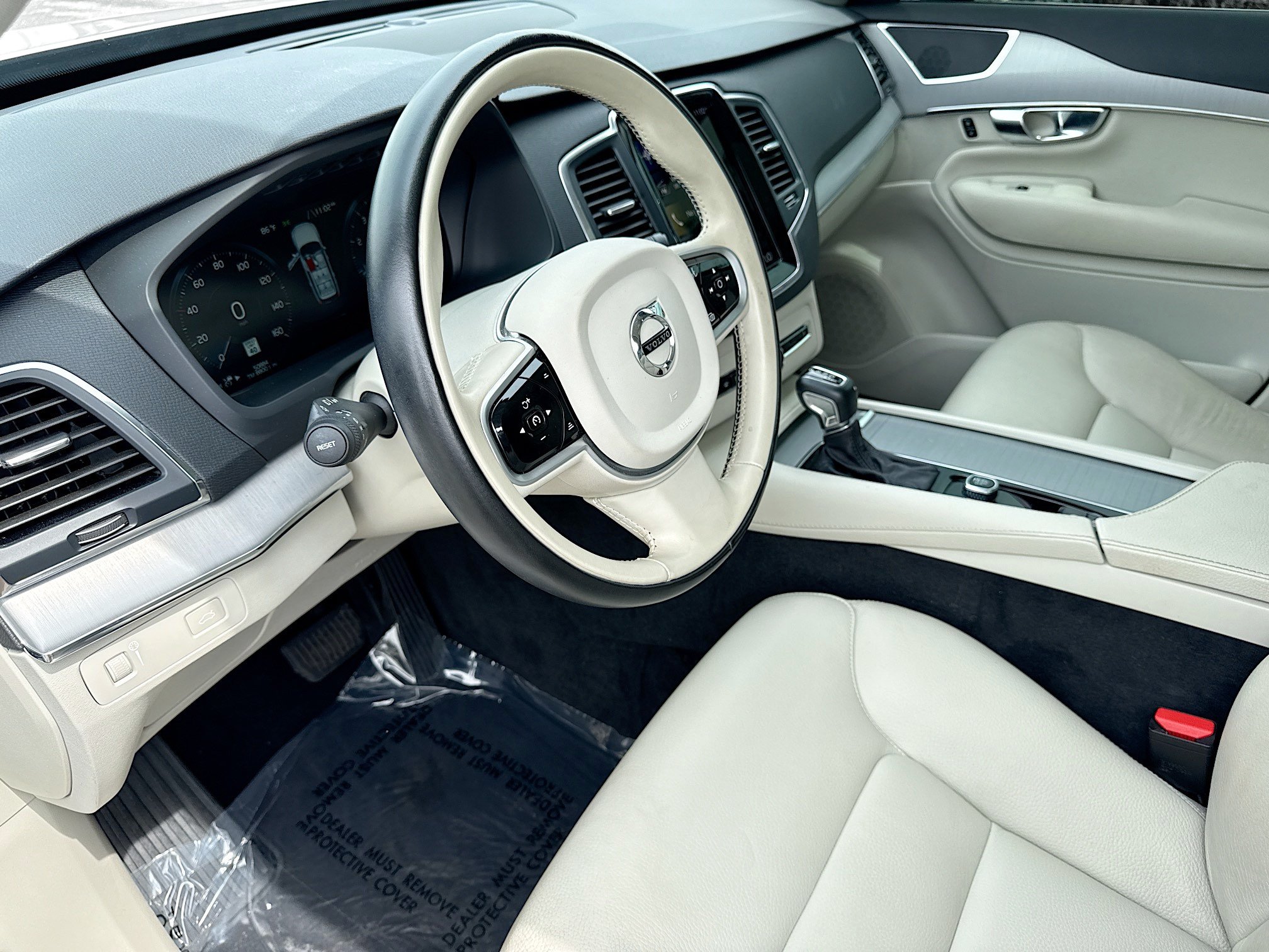 Used 2022 Volvo XC90 T5 Momentum w/ Protection Package Premier AWD/4WD image 27
