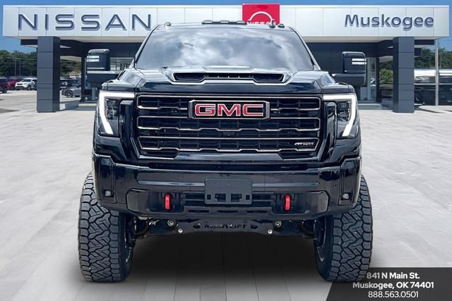 Used 2025 GMC Sierra 2500 AT4X AWD/4WD image 2