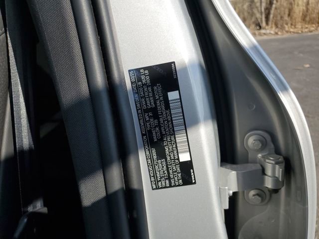 Used 2025 Volvo XC60 B5 Plus image 32