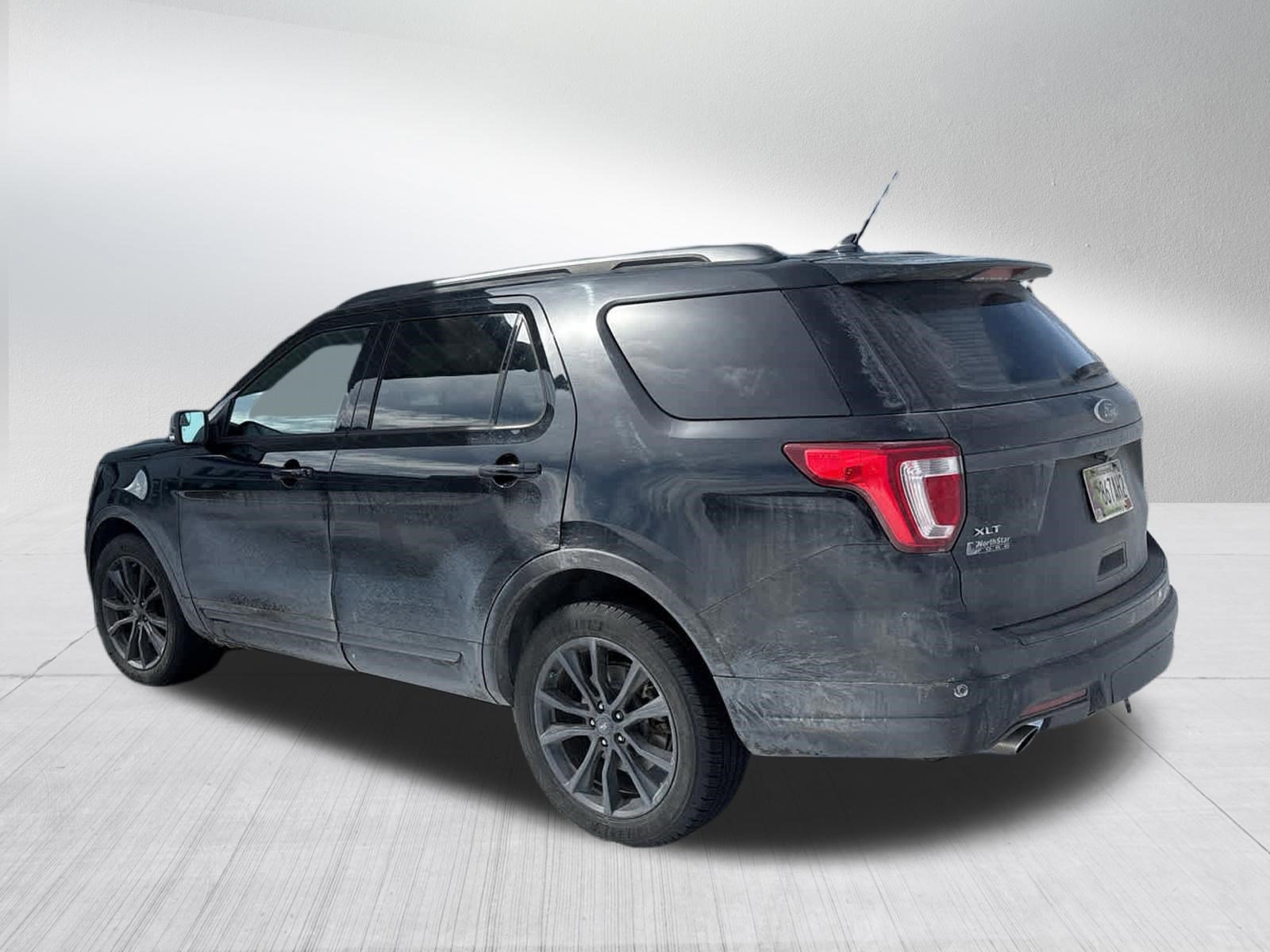 Used 2018 Ford Explorer XLT w/ Equipment Group 202A image 4